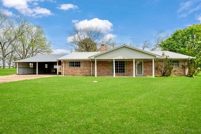 /international/us/120-n-douglas-street-bogata-tx-110098779911/