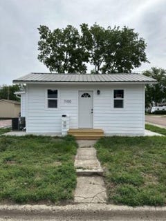 /international/us/1100-burleigh-st-yankton-sd-110108380020/