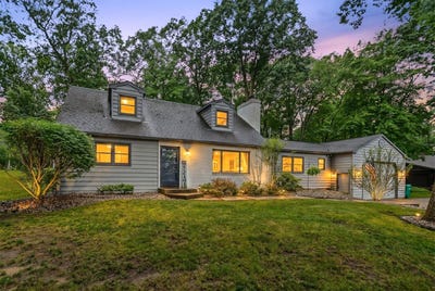 /international/us/726-lakeview-drive-portage-mi-110108885980/