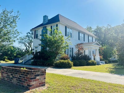/international/us/104-little-avenue-broxton-ga-110107607814/