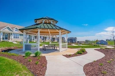 /international/us/660-hillcrest-drive-waunakee-wi-110099637352/