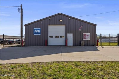 /international/us/305-s-joplin-street-pittsburg-ks-110108301873/