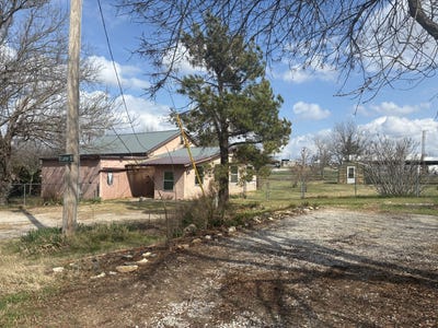 /international/us/111-lamar-street-graham-tx-110106234374/