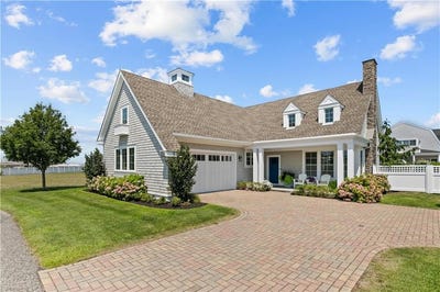 /international/us/165-newport-harbor-drive-portsmouth-ri-110106922354/