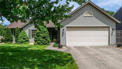 /international/us/508-hampton-drive-elyria-oh-110108551915/