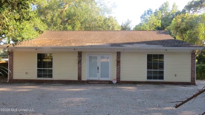 /international/us/15929-big-ridge-road-biloxi-ms-110107953421/