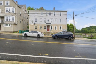 /international/us/130-e-school-street-woonsocket-ri-110109062111/