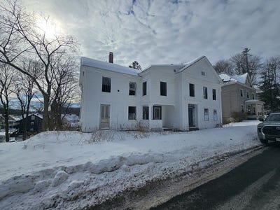 /international/us/56-liberty-st-north-adams-ma-110106721949/