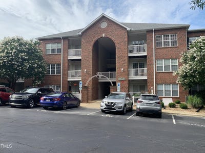 /international/us/129-sturbridge-drive-clayton-nc-110094396288/