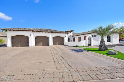/international/us/351-n-cloverfield-circle-litchfield-park-az-110100424679/
