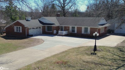 /international/us/1106-e-franklin-street-bloomfield-ia-110103733799/