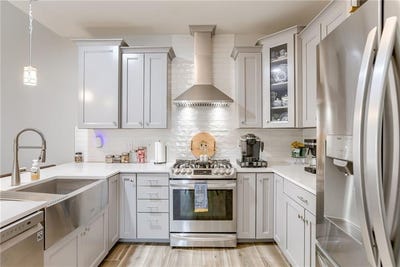 /international/us/9421-n-gower-avenue-kansas-city-mo-110100149249/
