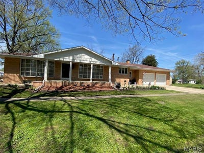 /international/us/123-s-oak-street-nokomis-il-110098994103/
