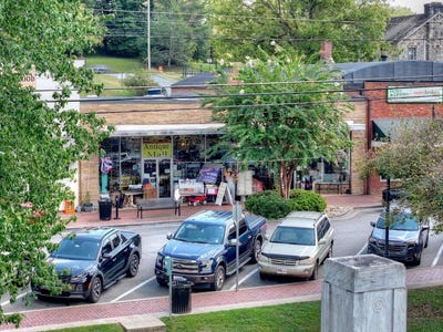 /international/us/793-main-street-blue-ridge-ga-110120027790/