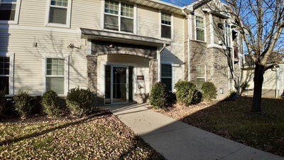 /international/us/10325-providence-drive-johnston-ia-110103965027/