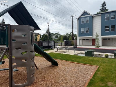 /international/us/15063-se-division-st-portland-or-110096764860/