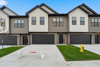 /international/us/1376-meadow-rose-place-waukee-ia-110103431285/