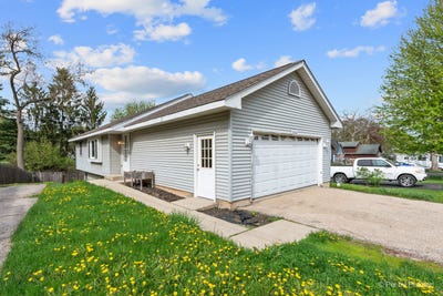 /international/us/5214-parkview-drive-mccullom-lake-il-110107608280/