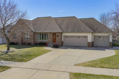 /international/us/35-harrison-lane-reedsburg-wi-110106852597/