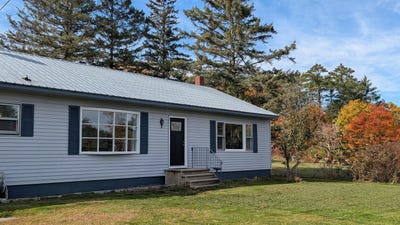 /international/us/167-main-street-skowhegan-me-110120755224/