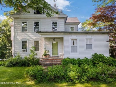 /international/us/3121-high-st-valatie-ny-110100424681/