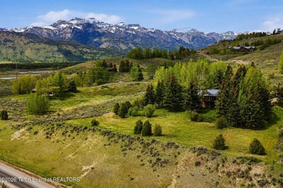 /international/us/270-n-bar-y-road-jackson-wy-110108358499/