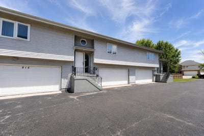 /international/us/812-maple-lane-wheeling-il-110109121877/