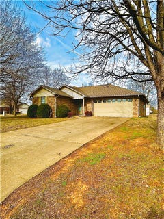 /international/us/701-apple-tree-lane-clarksville-ar-110106002648/