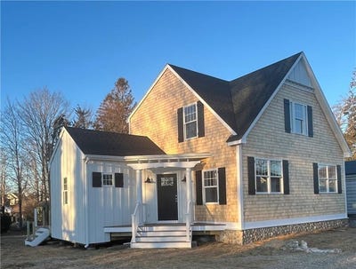 /international/us/19-traymore-street-charlestown-ri-110106126602/
