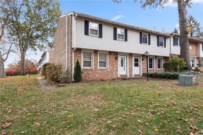 /international/us/132-s-main-street-munroe-falls-oh-110103319218/