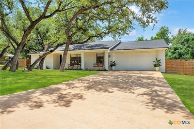 /international/us/513-santa-clara-road-salado-tx-110108425882/