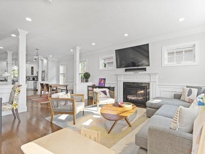 /international/us/12-cedar-st-waltham-ma-110108351920/