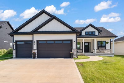/international/us/2800-blooming-heights-drive-norwalk-ia-110108447210/