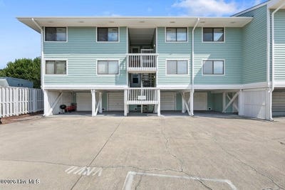 /international/us/202-lewis-drive-carolina-beach-nc-110108476893/