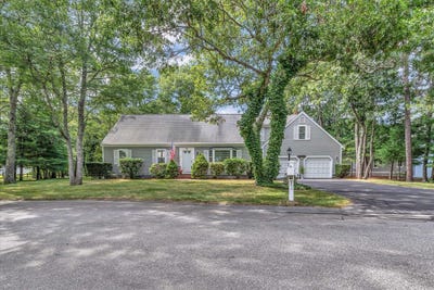/international/us/25-wiley-post-lane-east-falmouth-ma-110119753486/