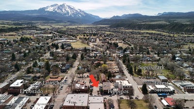 /international/us/main-street-carbondale-co-110107680840/