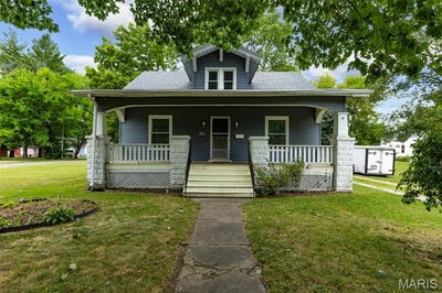 /international/us/619-s-wood-street-staunton-il-110103048484/
