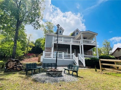 /international/us/3243-dogwood-lane-hiawassee-ga-110101128418/