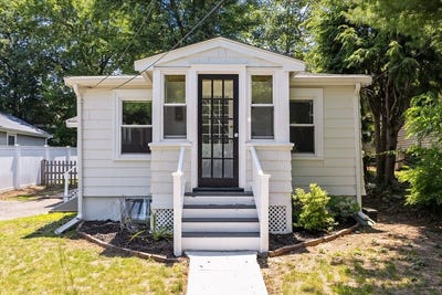 /international/us/19-arlington-rd-dedham-ma-110100417186/