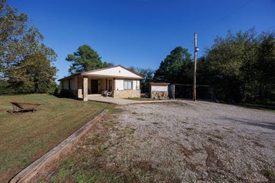 /international/us/3965-county-road-2600-coffeyville-ks-110110422295/