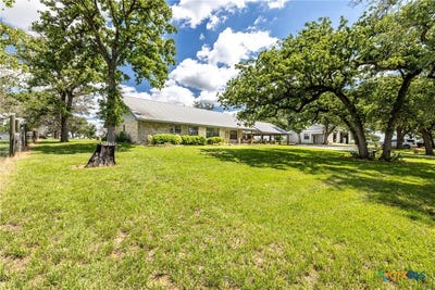 /international/us/6589-state-highway-304-harwood-tx-110107466454/