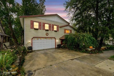 /international/us/70-union-street-bedford-oh-110103257835/