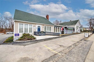 /international/us/606-metacom-avenue-warren-ri-110106917253/