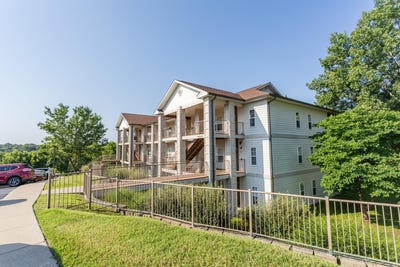 /international/us/114-oxford-drive-branson-mo-110109210232/