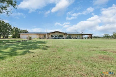 /international/us/10292-w-us-highway-190-lometa-tx-110104456435/