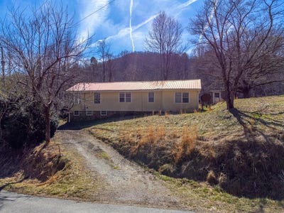 /international/us/209-mccurry-road-bryson-city-nc-110106059195/