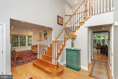 /international/us/8-lochwell-court-baltimore-md-110100563451/
