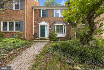 /international/us/9019-golden-leaf-court-springfield-va-110120062203/