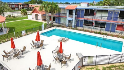/international/us/43420-highway-27-davenport-fl-110119488577/