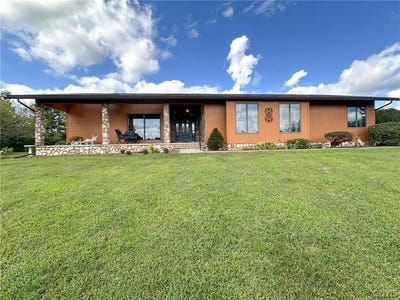 /international/us/2354-middle-road-oneida-ny-110108579715/